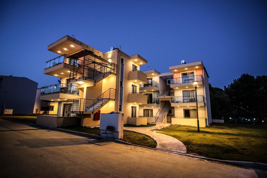 Ofrínion Ofrynio Deluxe Apartments מראה חיצוני תמונה